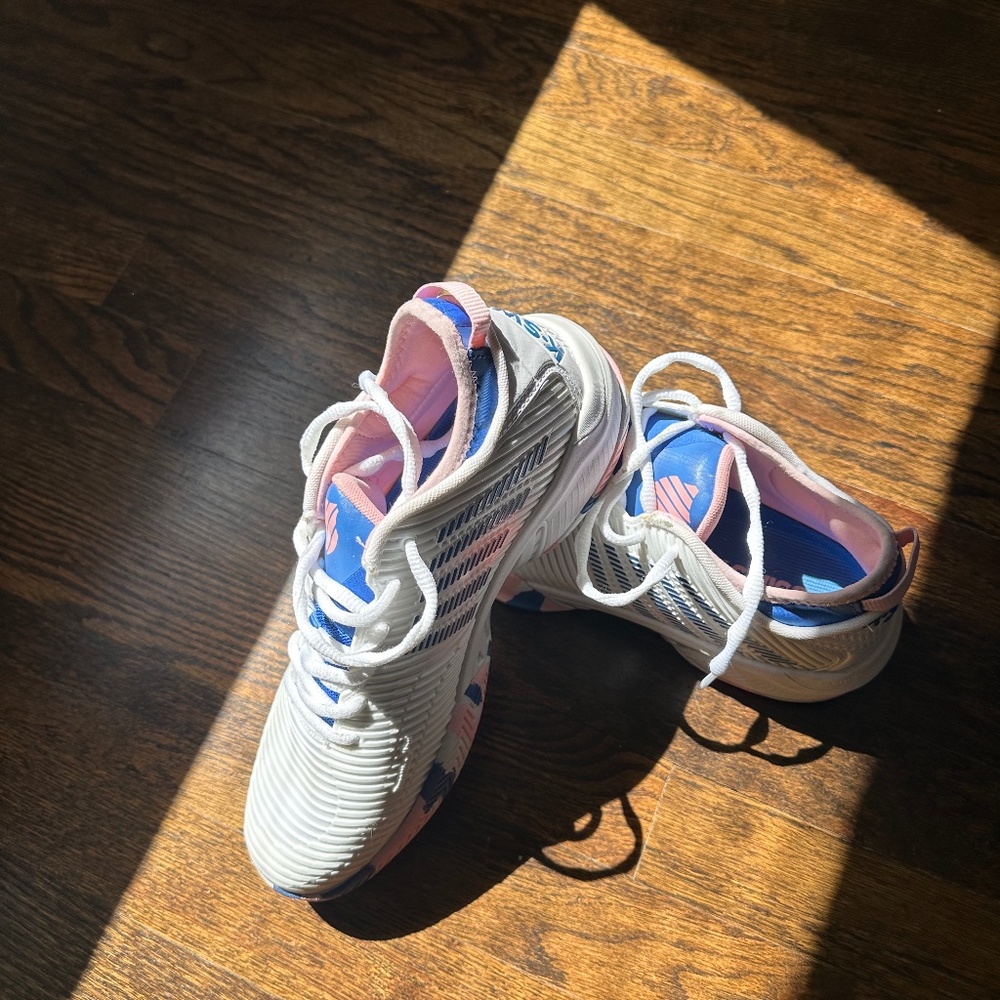 LIKE NEW K-Swiss Tennis Shoes